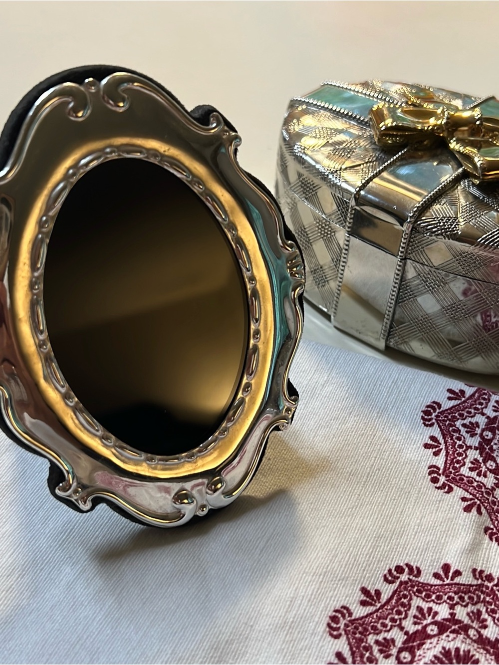 Vintage Ornate Silver Plated Rococo Scroll work Small Oval Picture Frame
